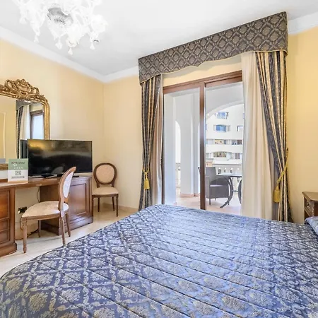 Отель Hotiday Porto 4*