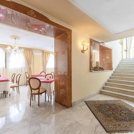 Hotiday Porto Otel 4*