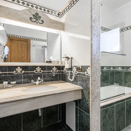 Ξενοδοχείο Hotiday Porto 4*