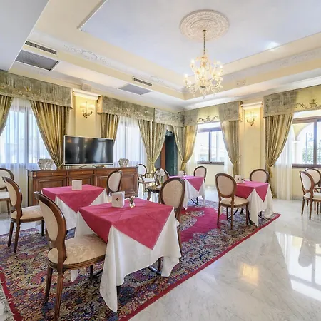 Hotiday Porto فندق أولبيا