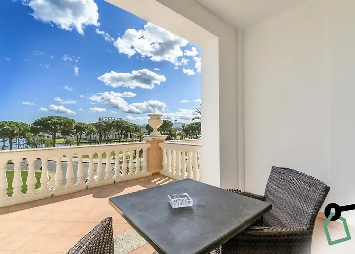 ホテル Hotiday Porto オルビア